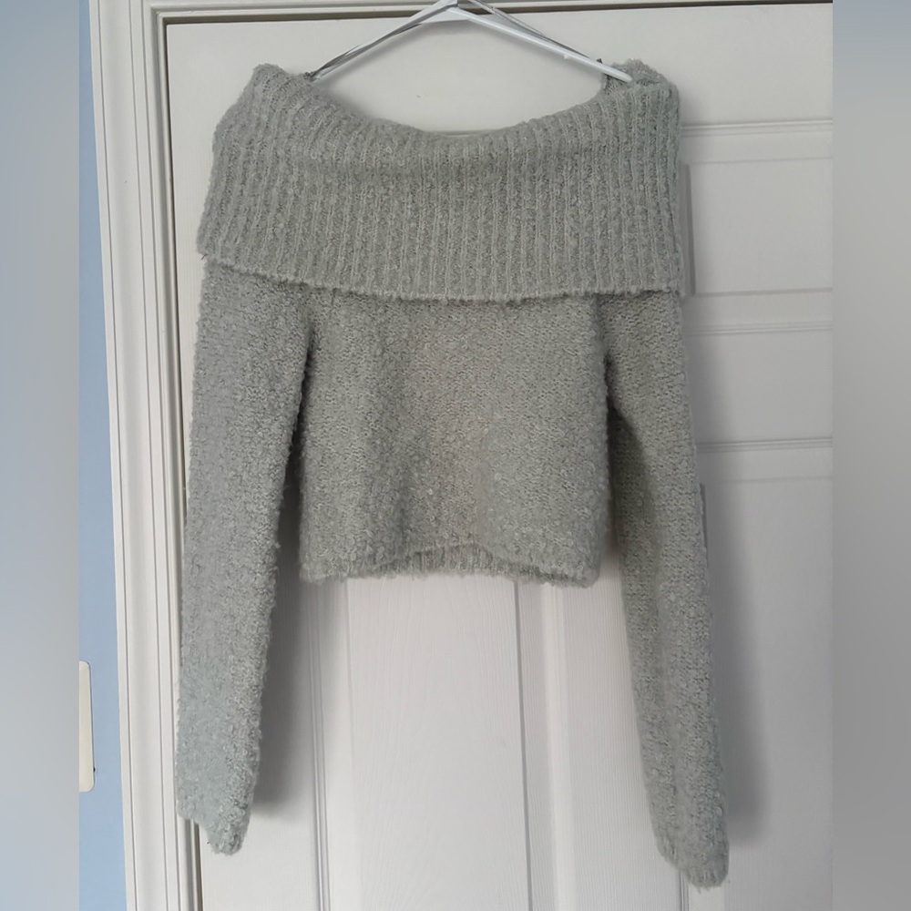 Cropped urban outfitters off-shoulder sweater | size M